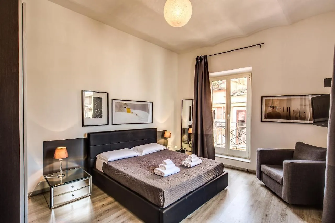 Lovely Apartment With Balcony In Campo De' Fiori Rome