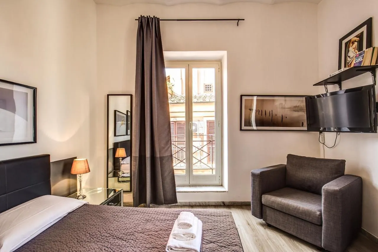 Lovely Apartment With Balcony In Campo De' Fiori Rome