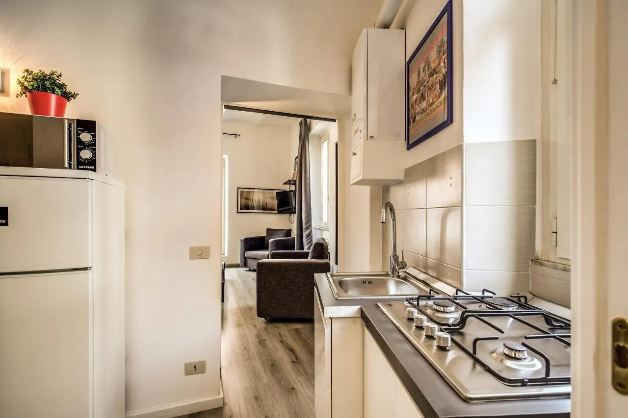 Lovely Apartment With Balcony In Campo De' Fiori Rome Italie