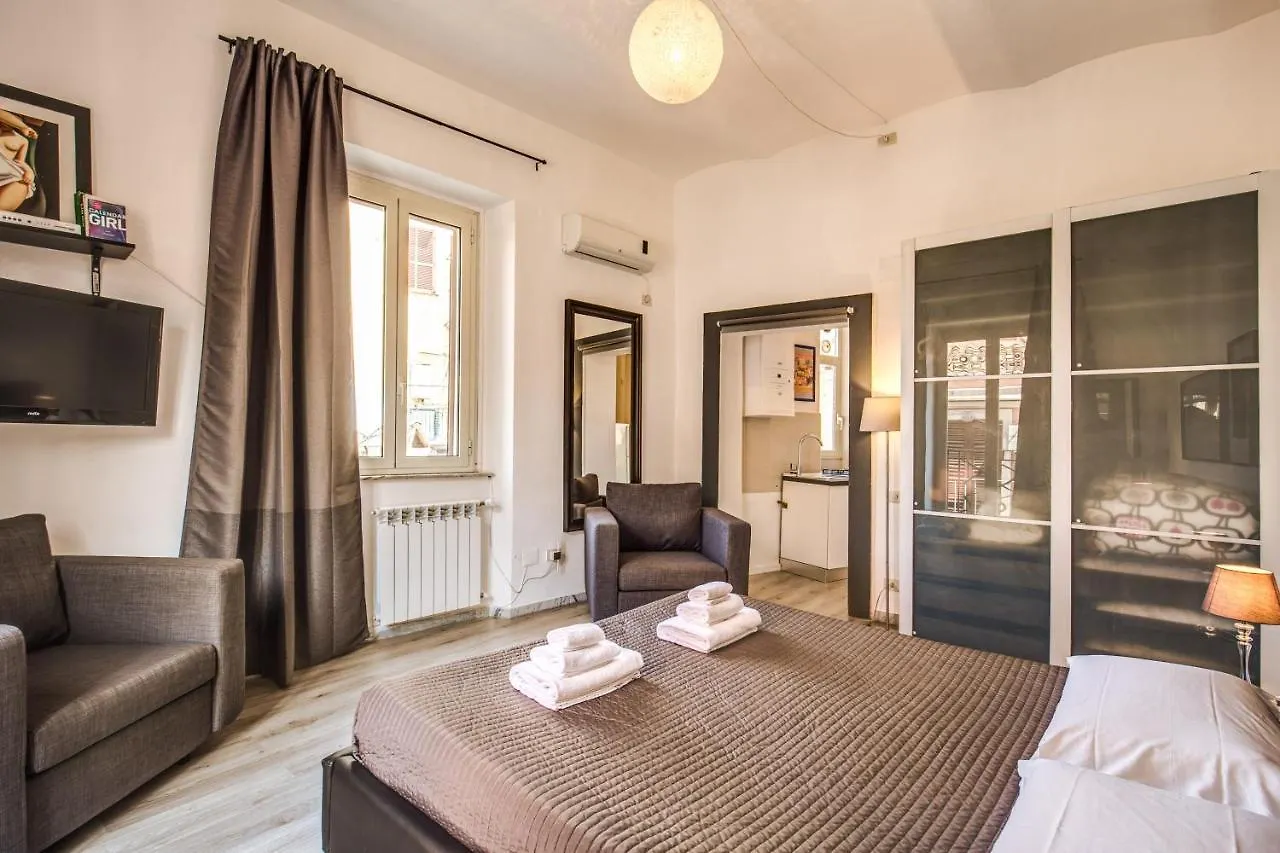 Lovely Apartment With Balcony In Campo De' Fiori Rome