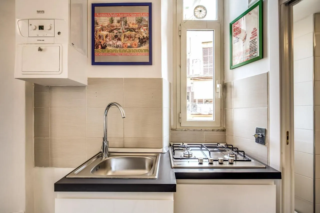 Lovely Apartment With Balcony In Campo De' Fiori Rome 0*,  Italie