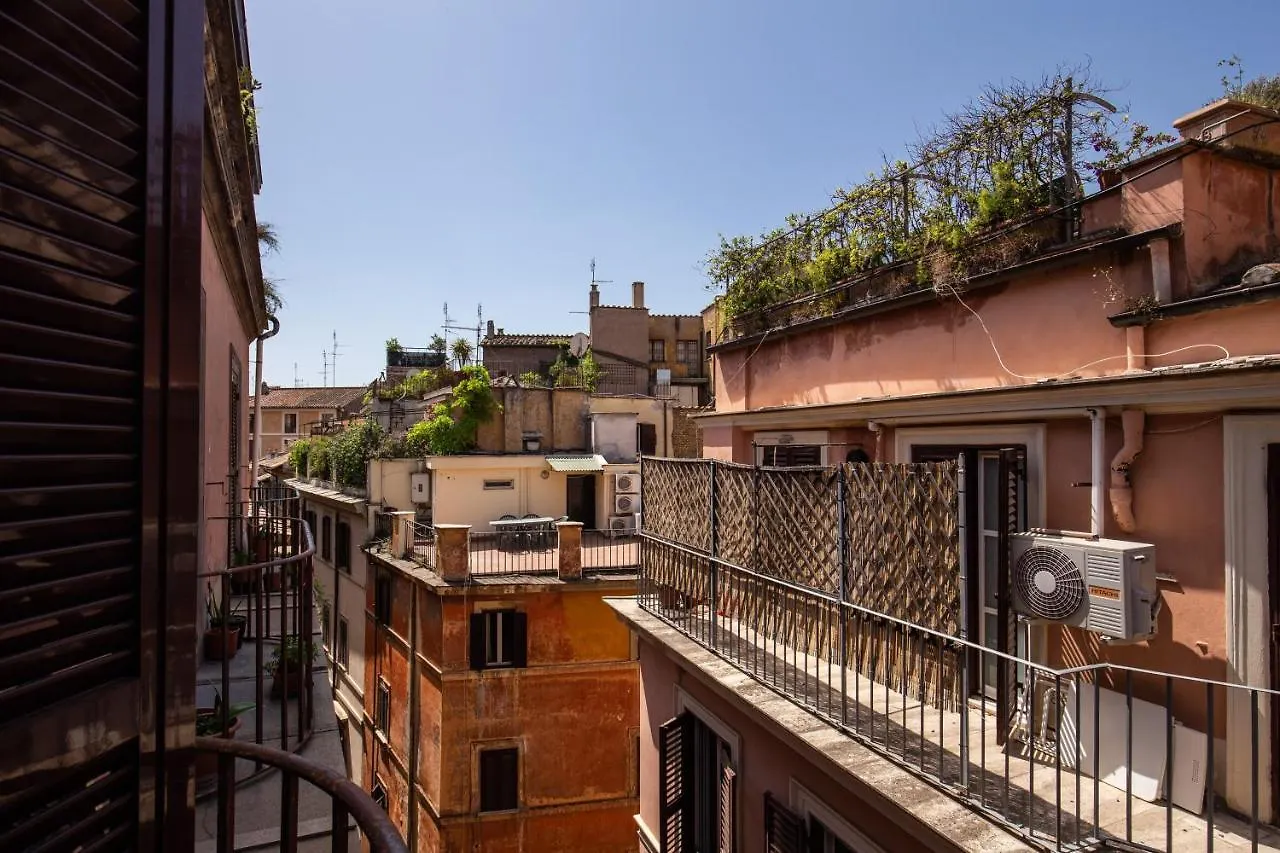 Lovely Apartment With Balcony In Campo De' Fiori 로마