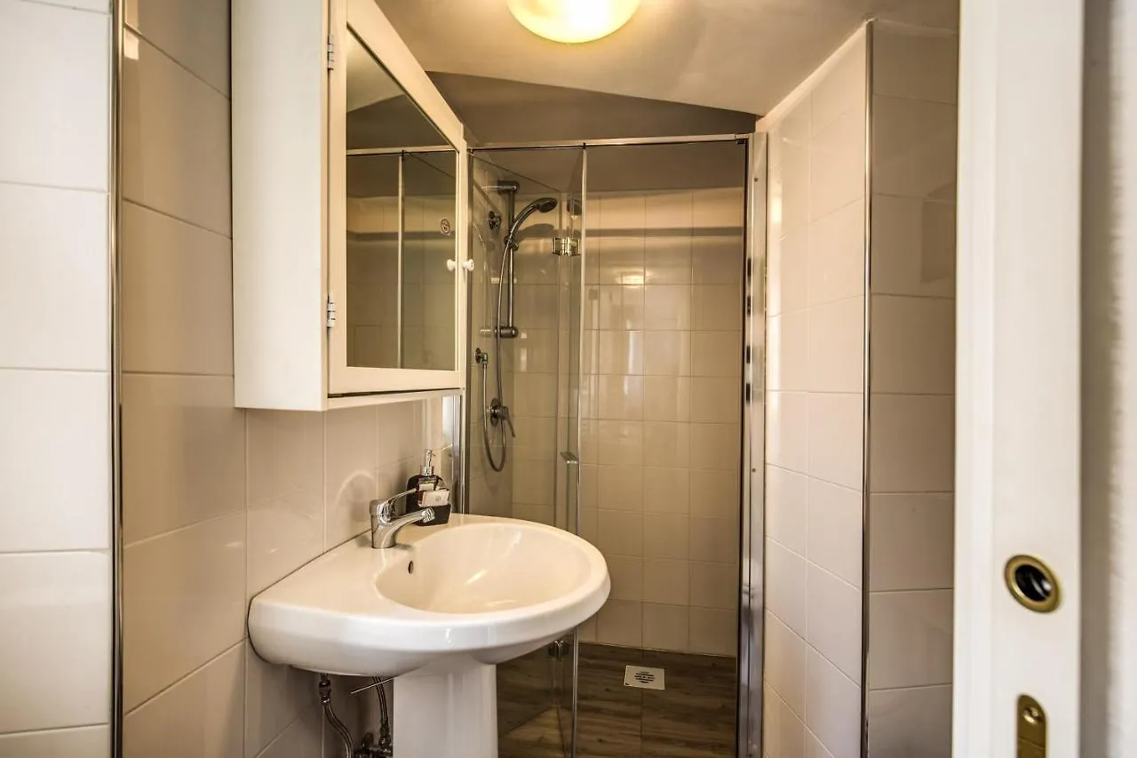 Lovely Apartment With Balcony In Campo De' Fiori 로마