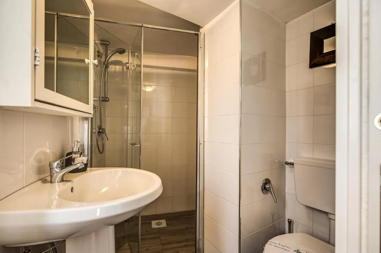 Lovely Apartment With Balcony In Campo De' Fiori 로마